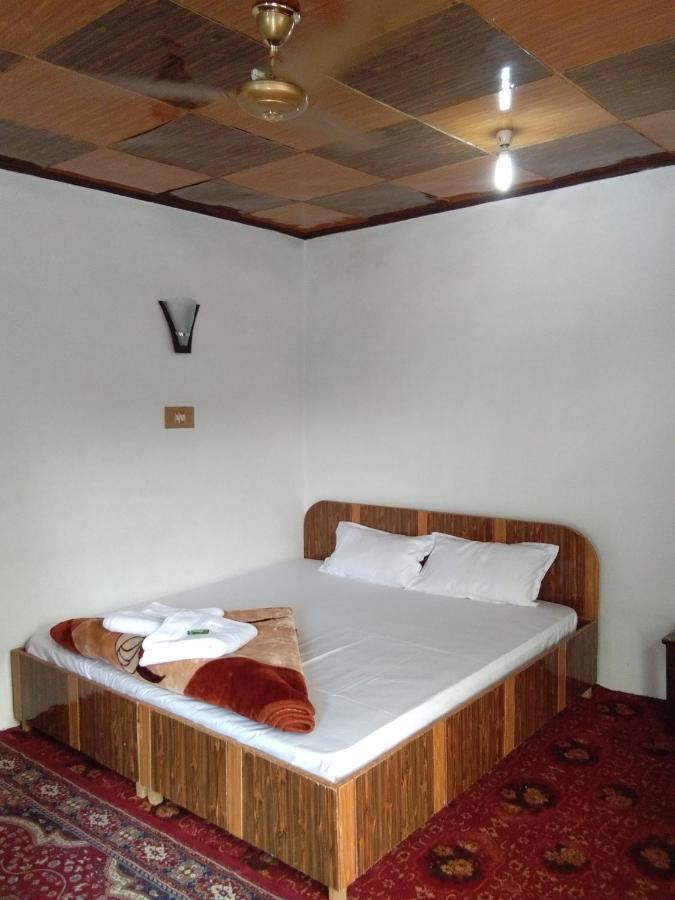 Howrah Guest House Srīnagar エクステリア 写真