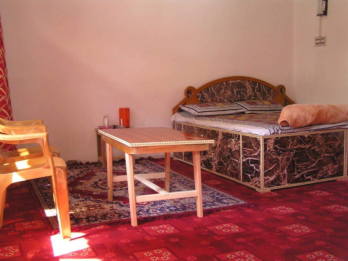 Howrah Guest House Srīnagar エクステリア 写真