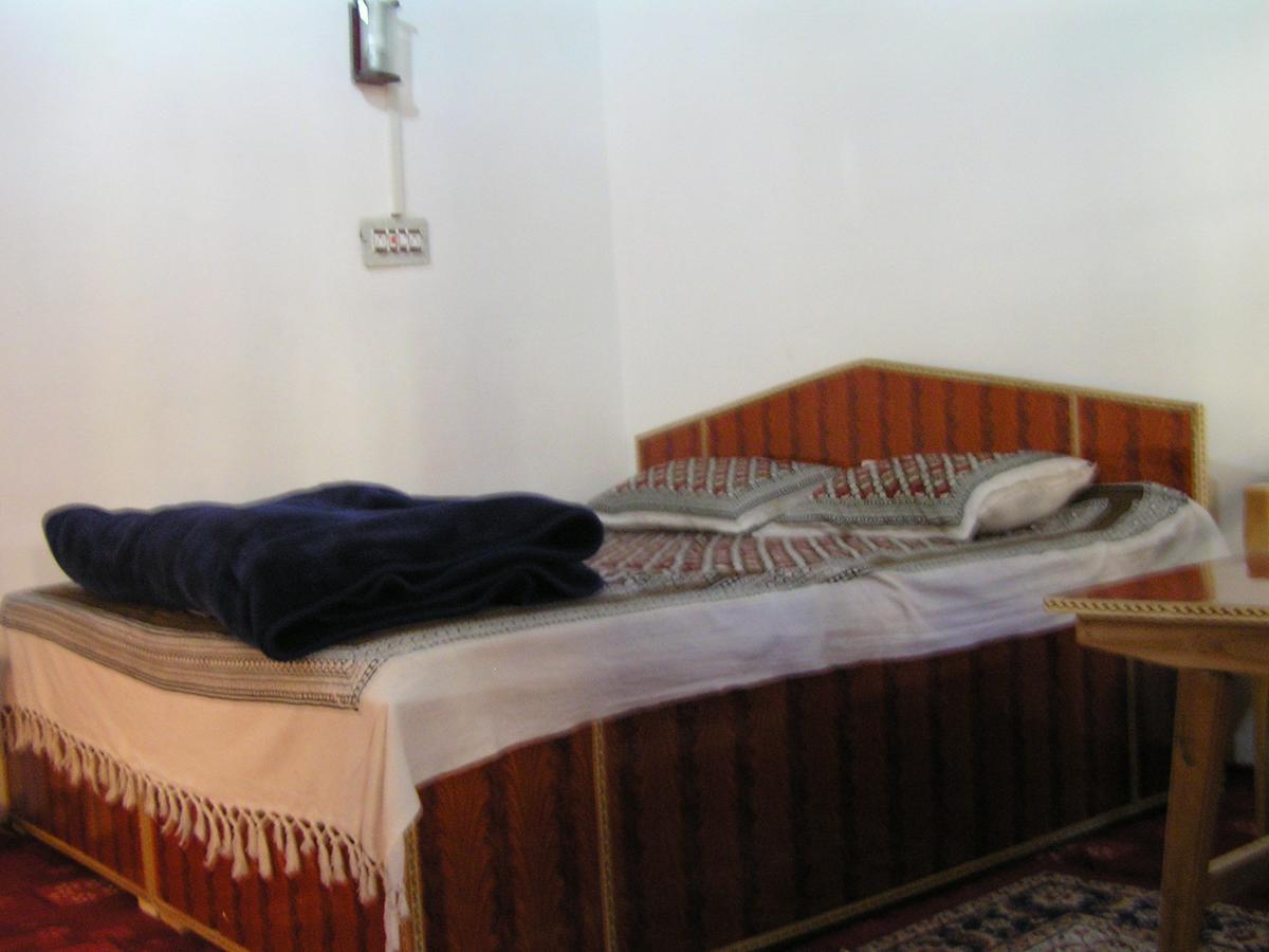 Howrah Guest House Srīnagar エクステリア 写真