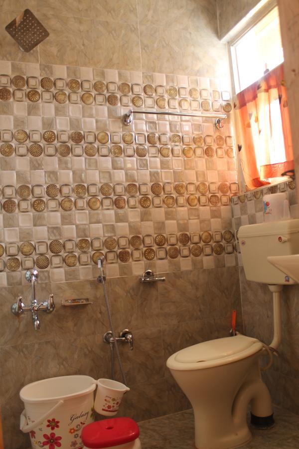 Howrah Guest House Srīnagar エクステリア 写真