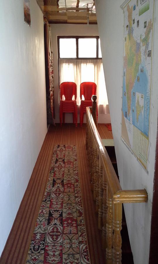 Howrah Guest House Srīnagar エクステリア 写真