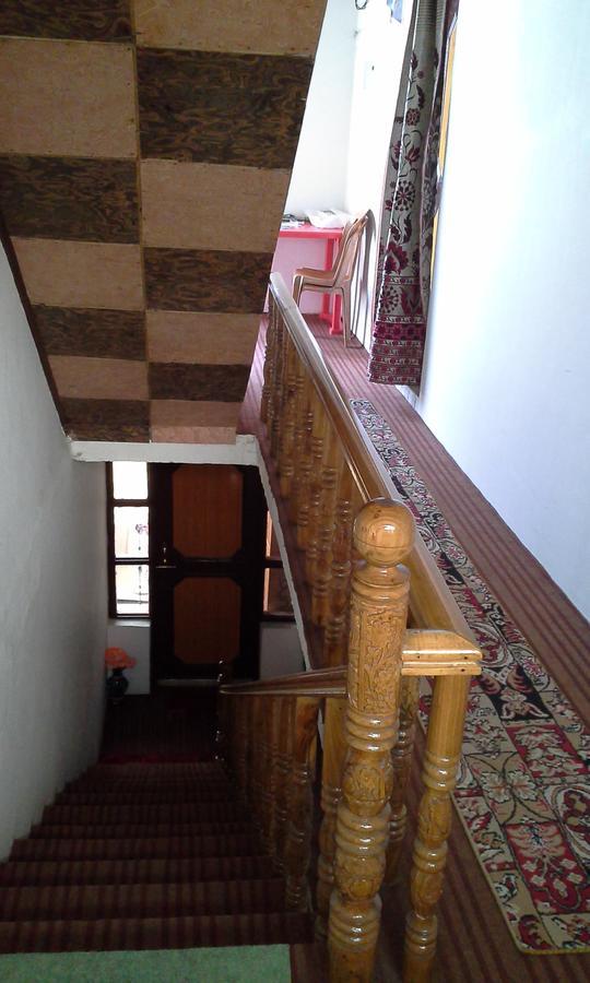 Howrah Guest House Srīnagar エクステリア 写真