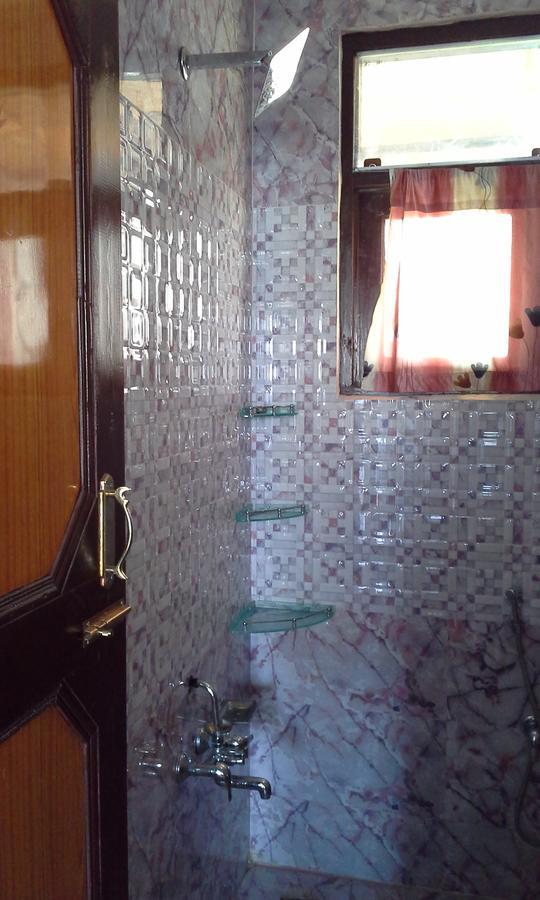 Howrah Guest House Srīnagar エクステリア 写真