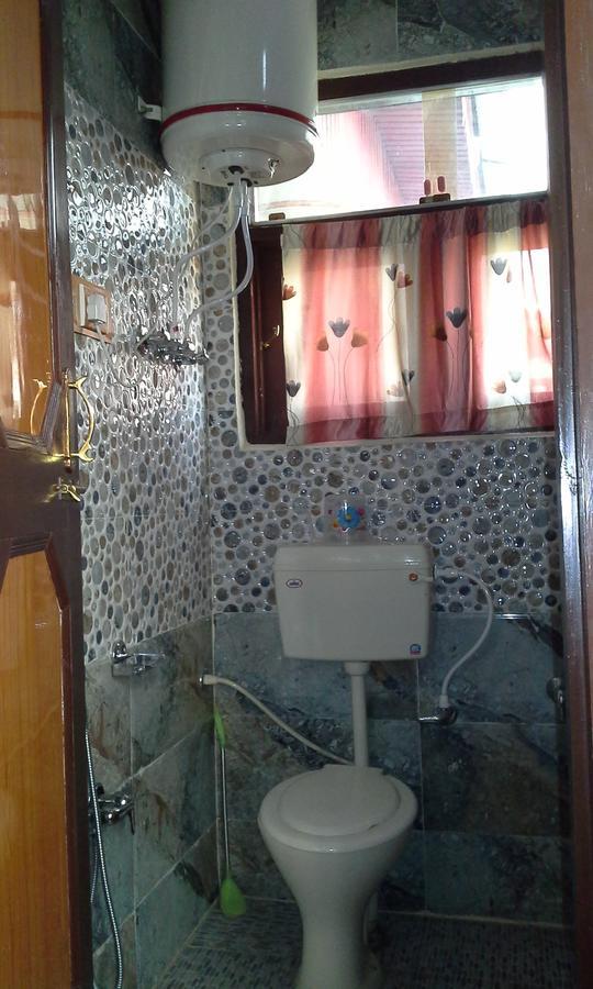 Howrah Guest House Srīnagar エクステリア 写真