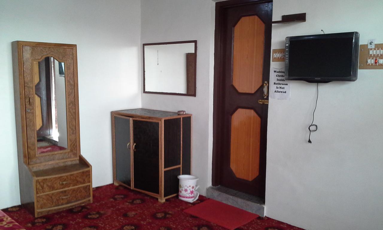 Howrah Guest House Srīnagar エクステリア 写真