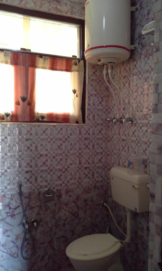 Howrah Guest House Srīnagar エクステリア 写真