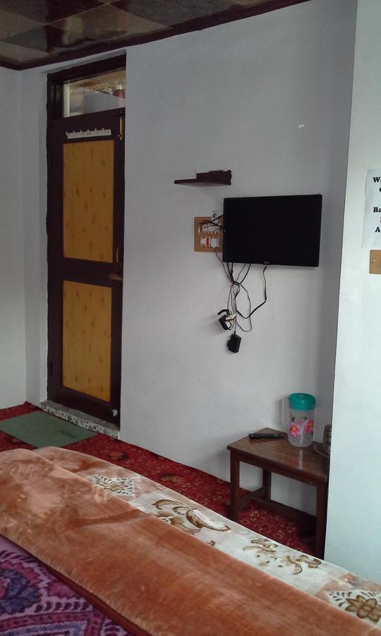 Howrah Guest House Srīnagar エクステリア 写真