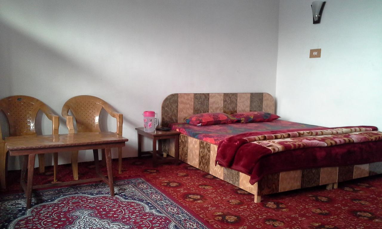 Howrah Guest House Srīnagar エクステリア 写真
