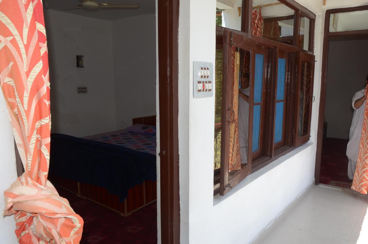 Howrah Guest House Srīnagar エクステリア 写真