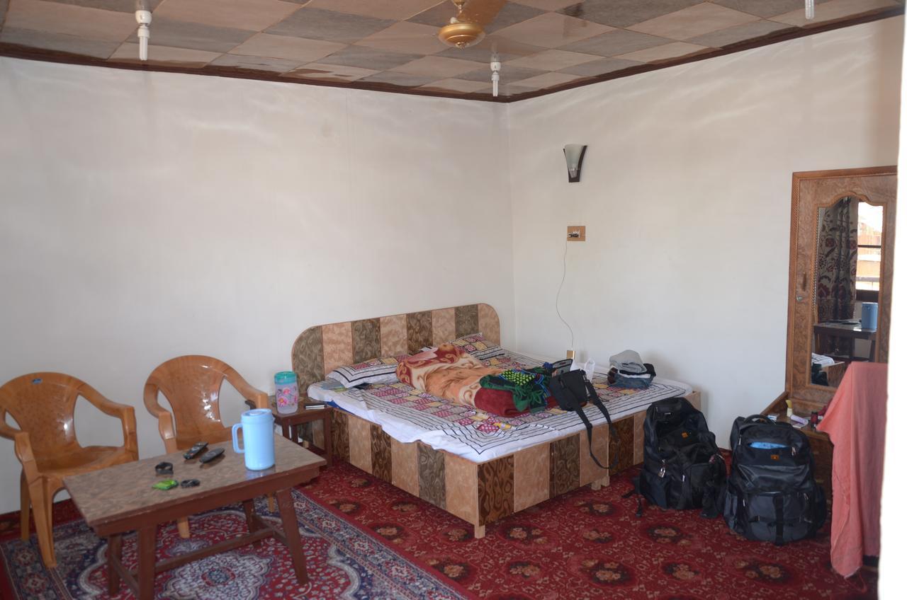 Howrah Guest House Srīnagar エクステリア 写真