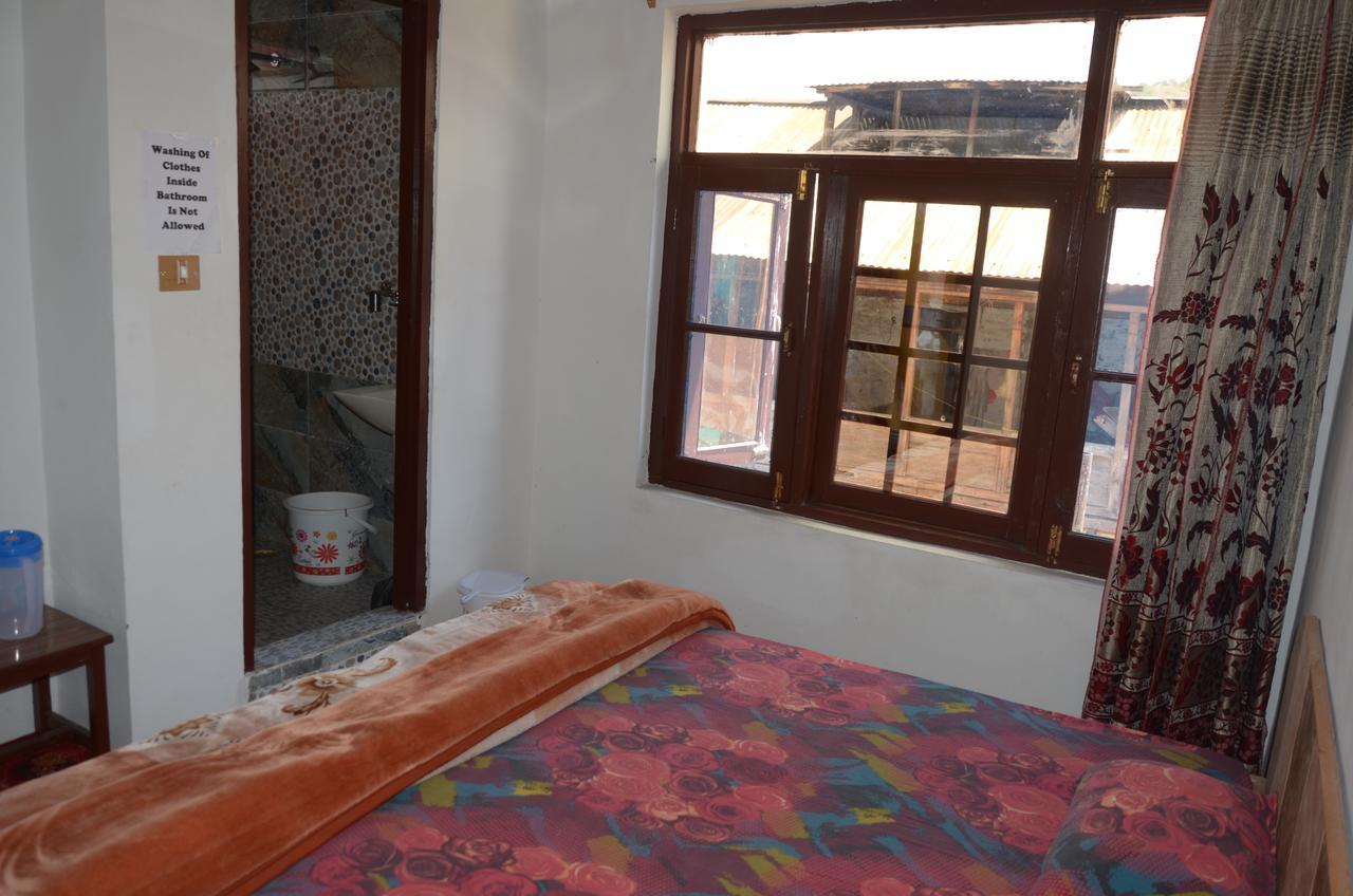 Howrah Guest House Srīnagar エクステリア 写真