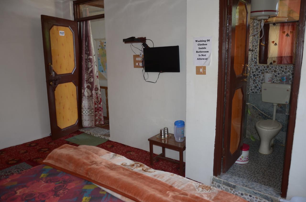 Howrah Guest House Srīnagar エクステリア 写真