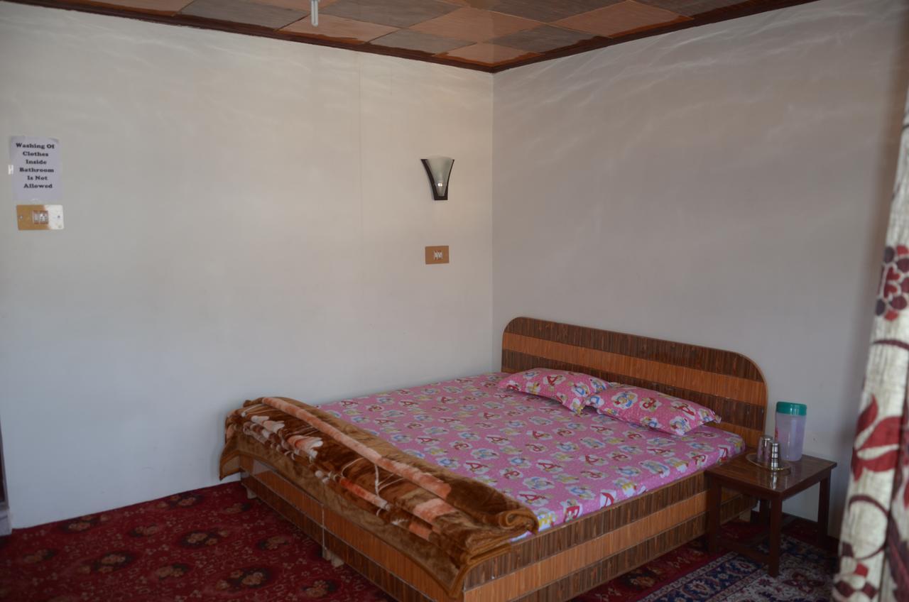 Howrah Guest House Srīnagar エクステリア 写真