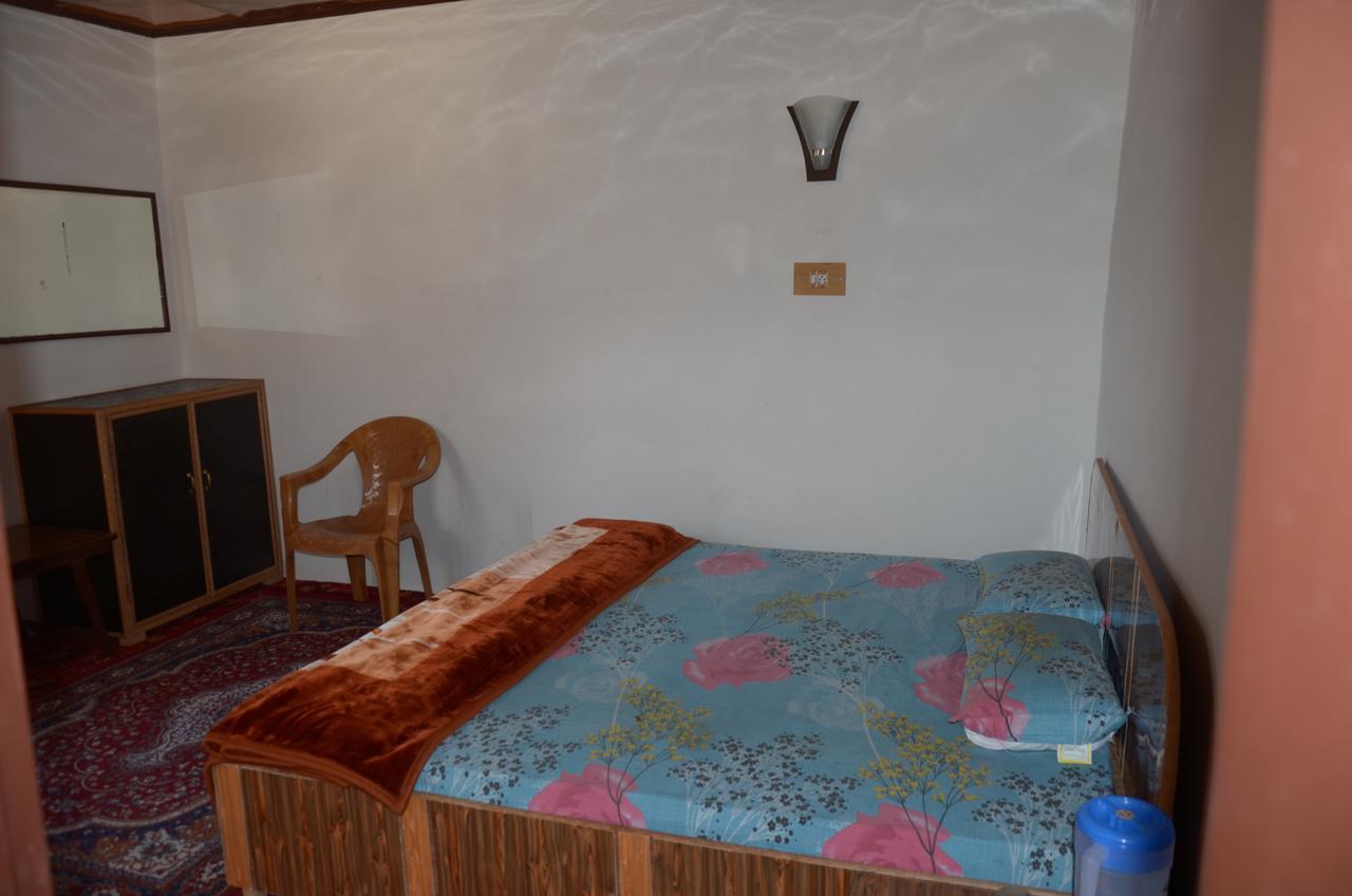 Howrah Guest House Srīnagar エクステリア 写真