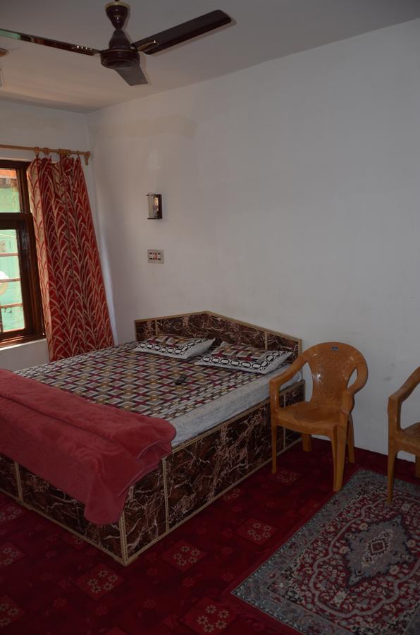 Howrah Guest House Srīnagar エクステリア 写真