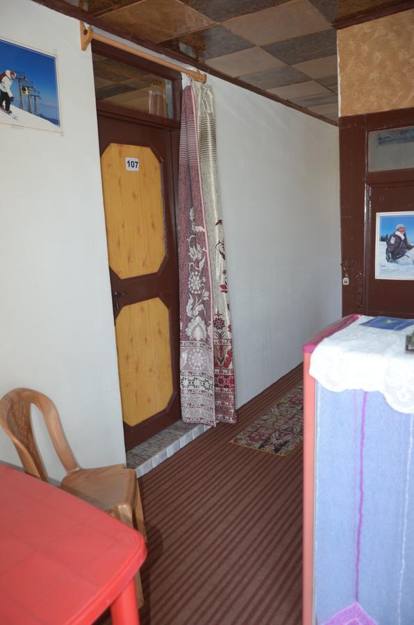 Howrah Guest House Srīnagar エクステリア 写真