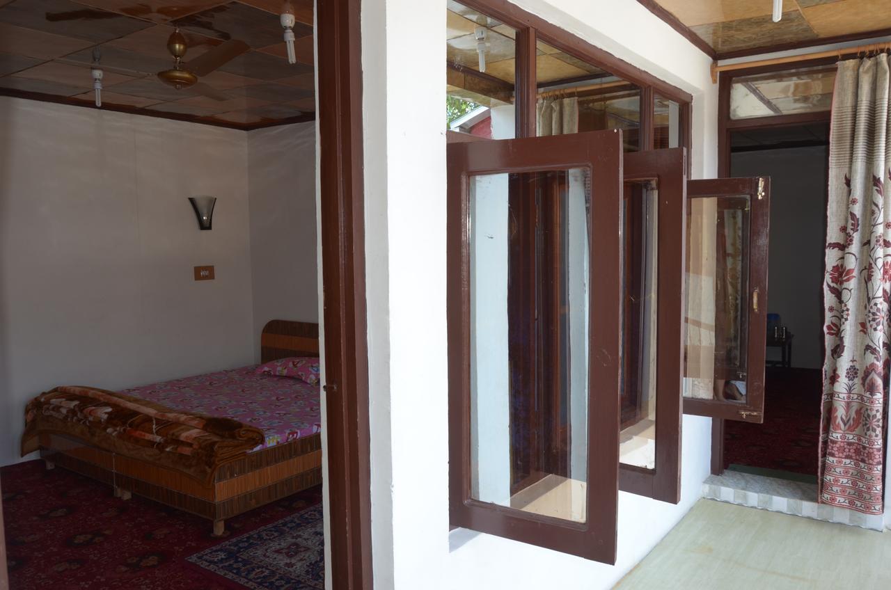 Howrah Guest House Srīnagar エクステリア 写真