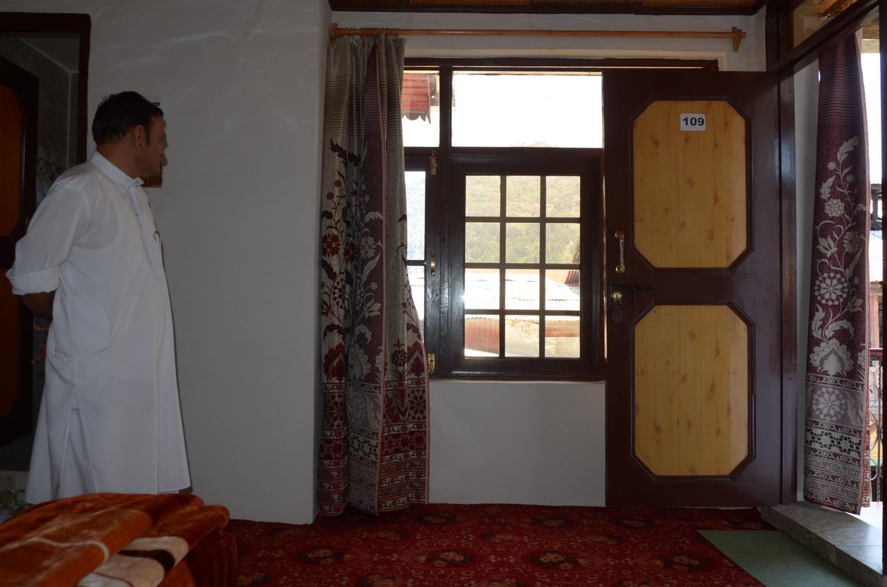 Howrah Guest House Srīnagar エクステリア 写真