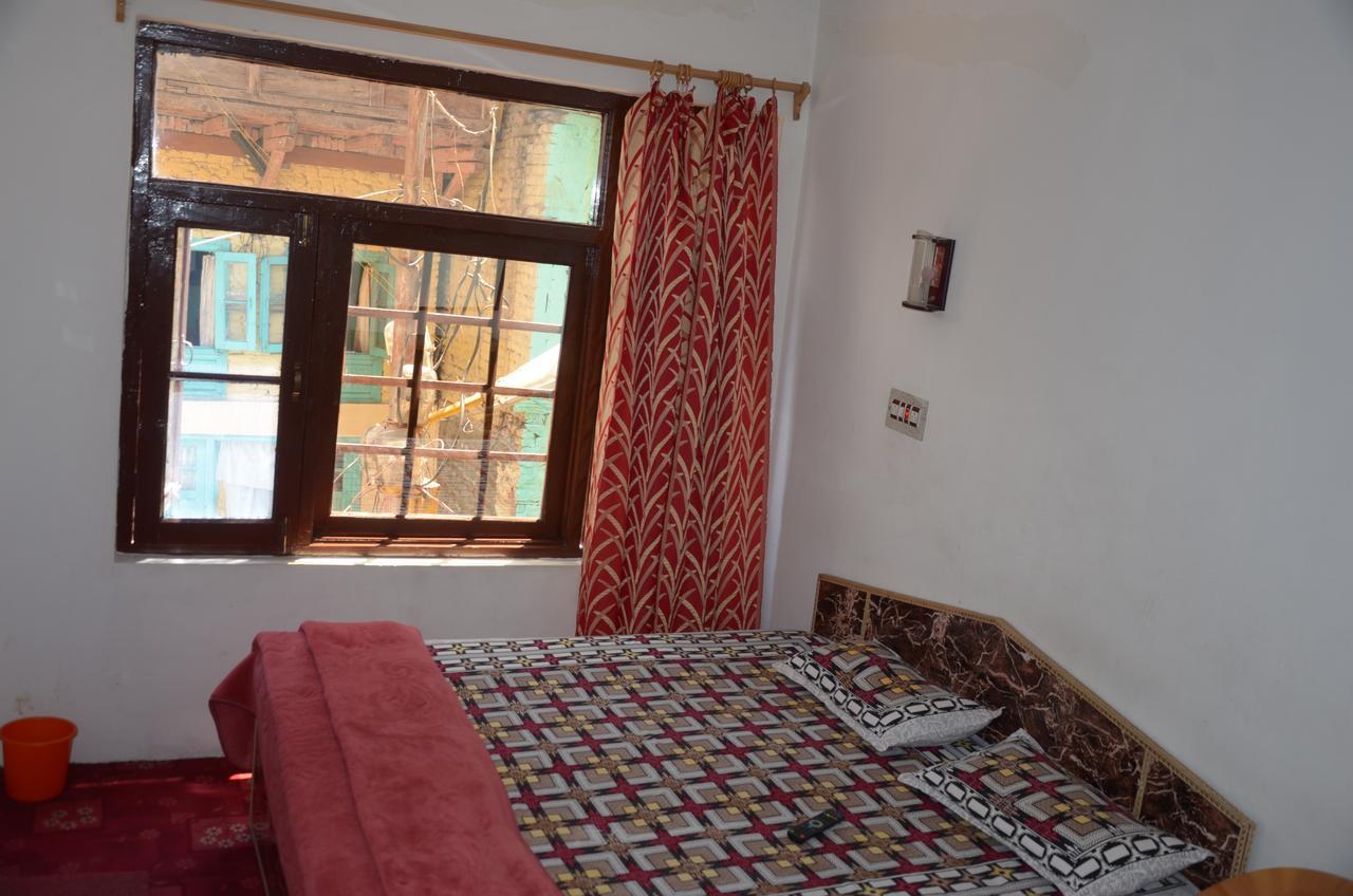 Howrah Guest House Srīnagar エクステリア 写真