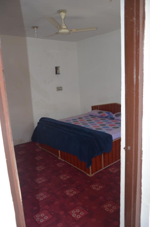Howrah Guest House Srīnagar エクステリア 写真