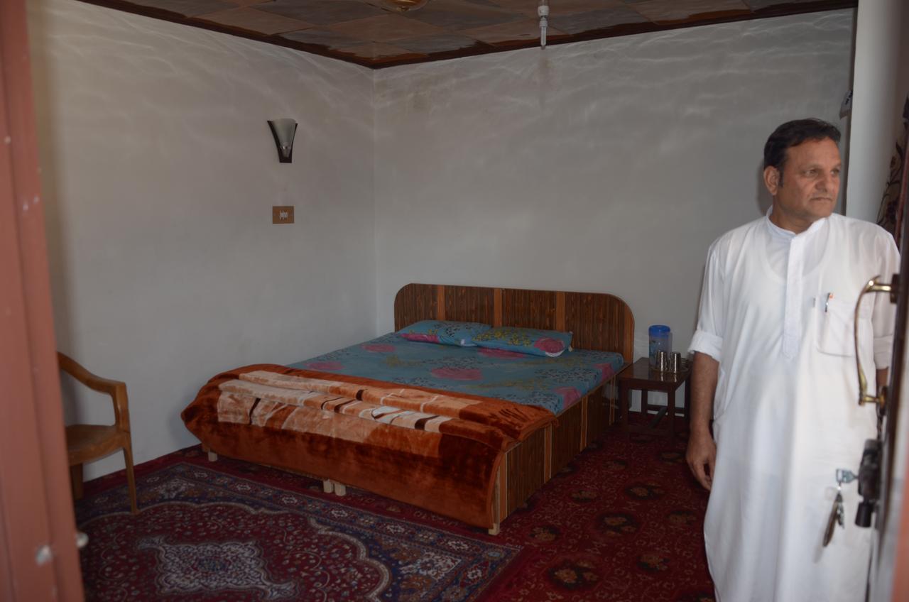 Howrah Guest House Srīnagar エクステリア 写真