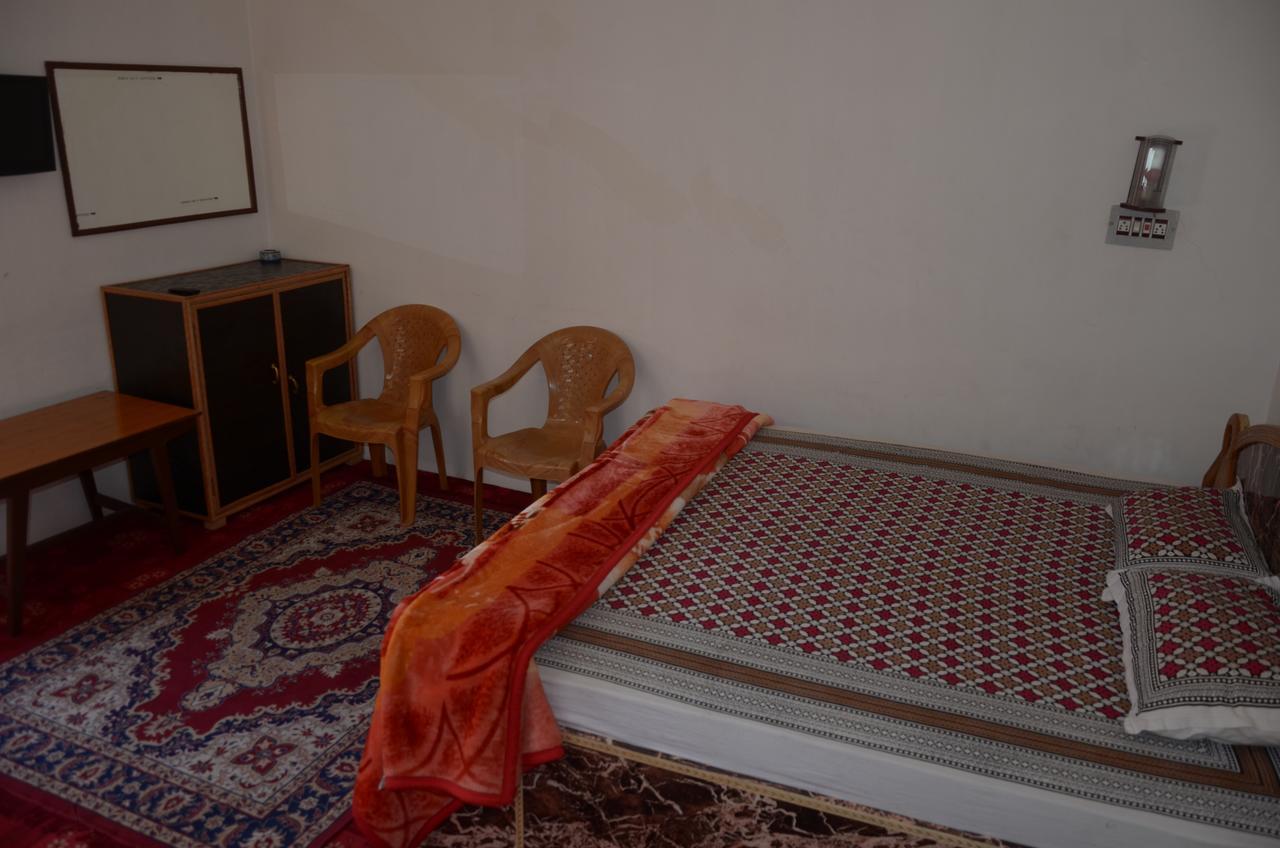Howrah Guest House Srīnagar エクステリア 写真