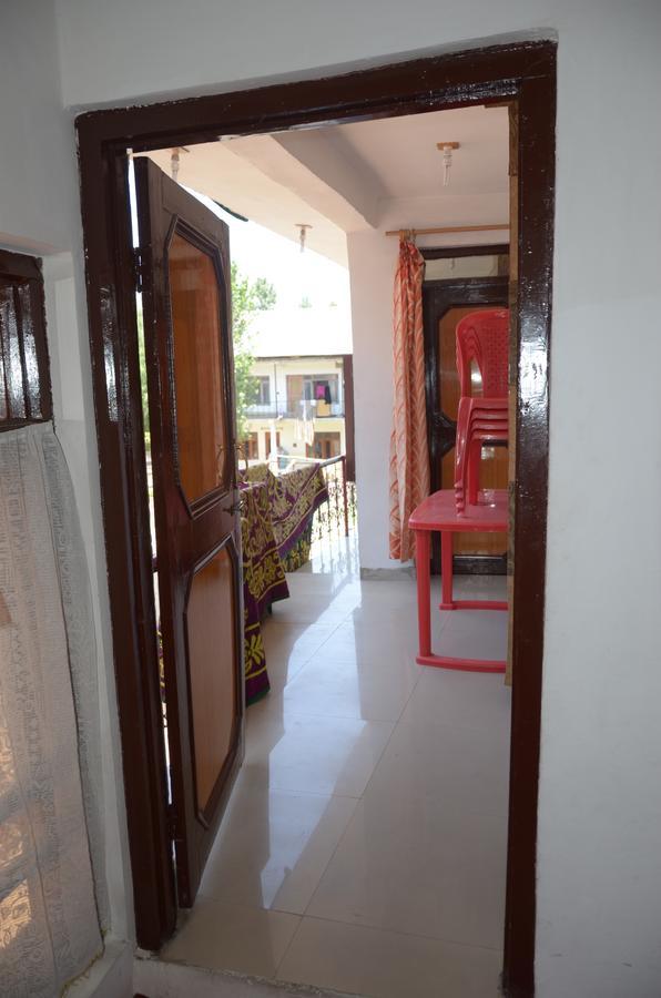 Howrah Guest House Srīnagar エクステリア 写真