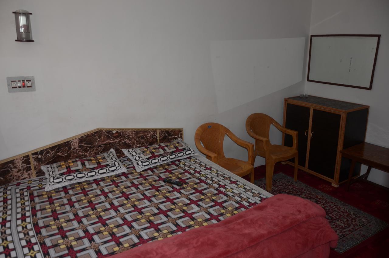 Howrah Guest House Srīnagar エクステリア 写真