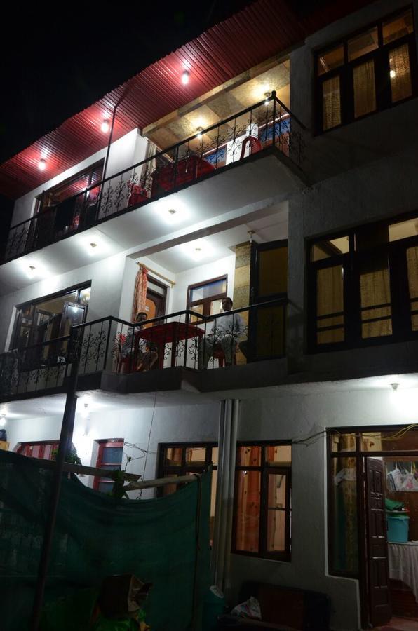 Howrah Guest House Srīnagar エクステリア 写真