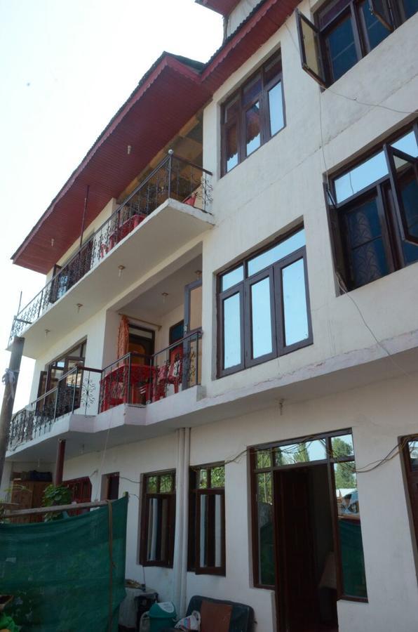 Howrah Guest House Srīnagar エクステリア 写真